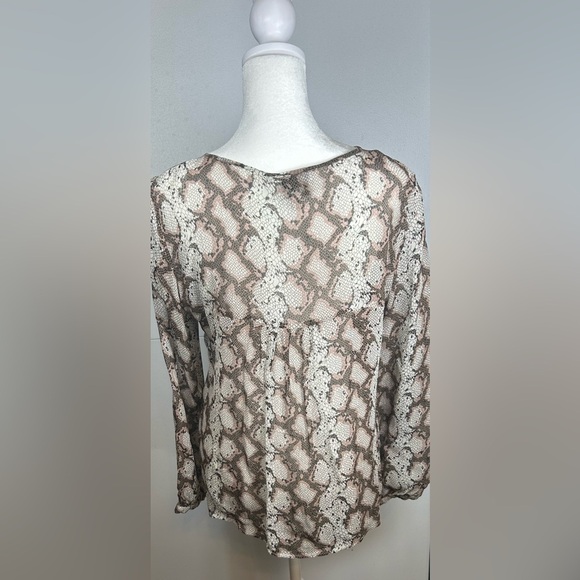 Greylin Brown Snake Print Blouse. Size M.
Career. Professional. Wear to Work. - Picture 2 of 7